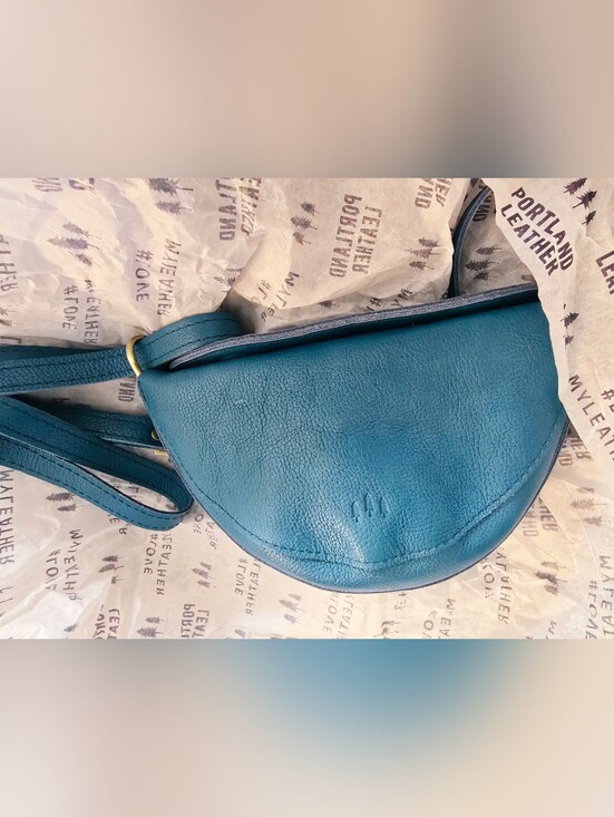 portland leather goods Handbags - NIB! Portland Leather Goods,Med Koala Lth Crossbody, Pebbled Blue Sky, MSRP $118